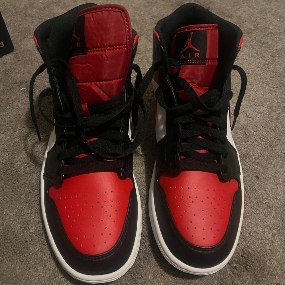 Air Jordan 1 Mid